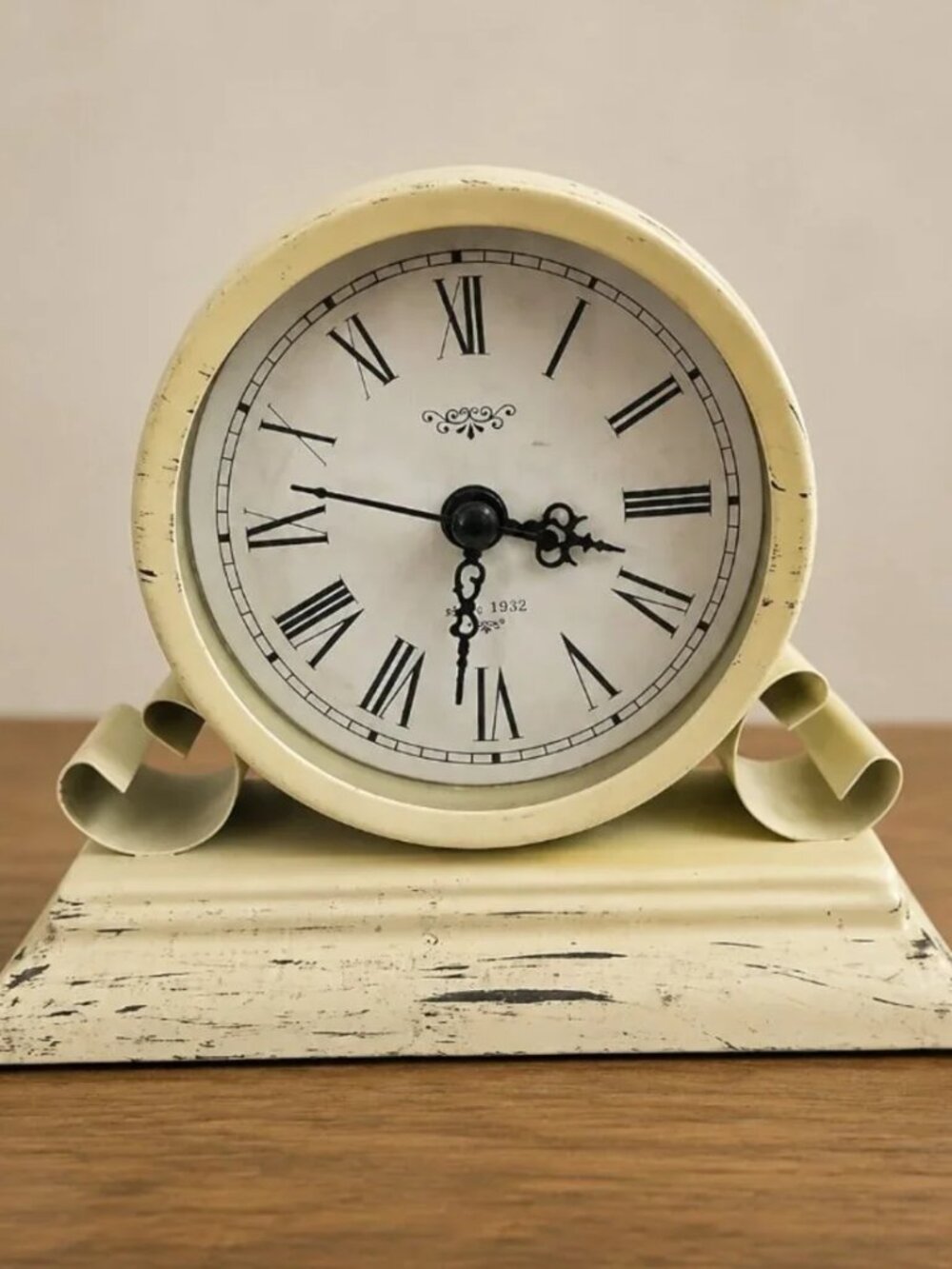 Clock Roman Numeral wall dector